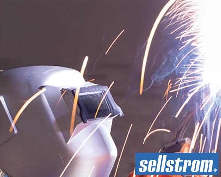 Gros plan sur des équipements de protection individuelle (EPI) Sellstrom, offrant une protection optimale contre les risques professionnels.